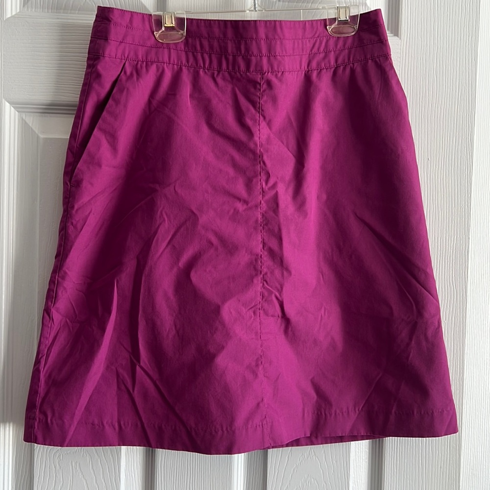 Vibrant skirt with pockets!